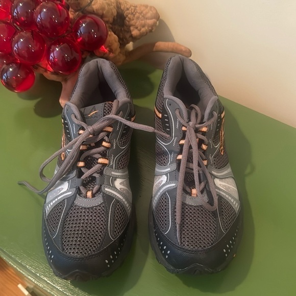 LA Gear ⭐️Athletic shoes. Gray orange black - Picture 1 of 7